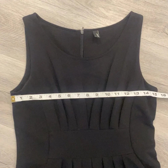 Vero Moda little black  dress with pockets - Picture 9 of 10